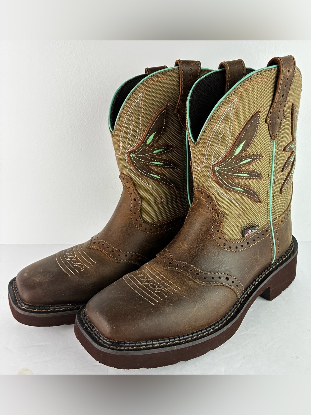 Justin Nettie 8” Embroidered Western Boots